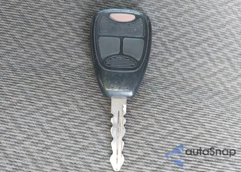 2005 Chrysler Town & Country from USA, damaged, VIN 1C4GP45R65B160808